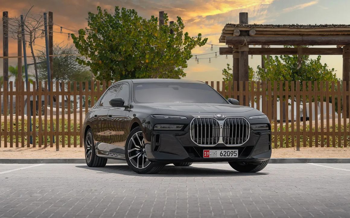 BMW 735i - image 1