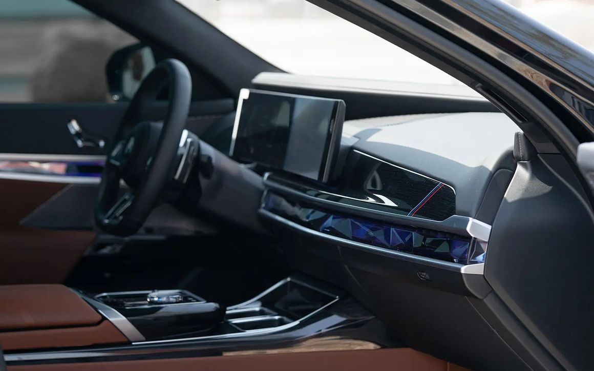 BMW 735i - image 5