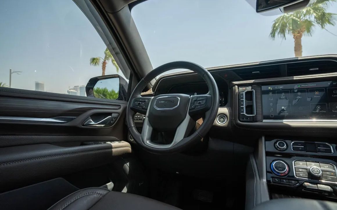 GMC Yukon Denali - image 7