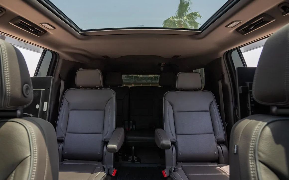 GMC Yukon Denali - image 8