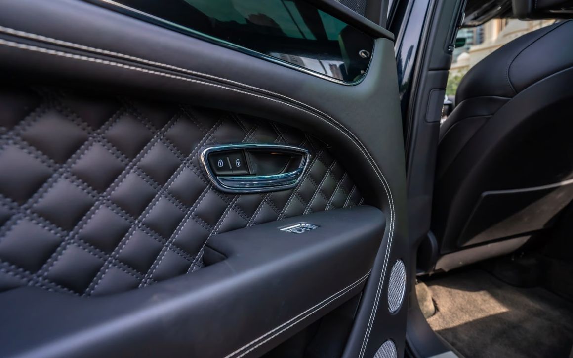Bentley Bentayga - image 8