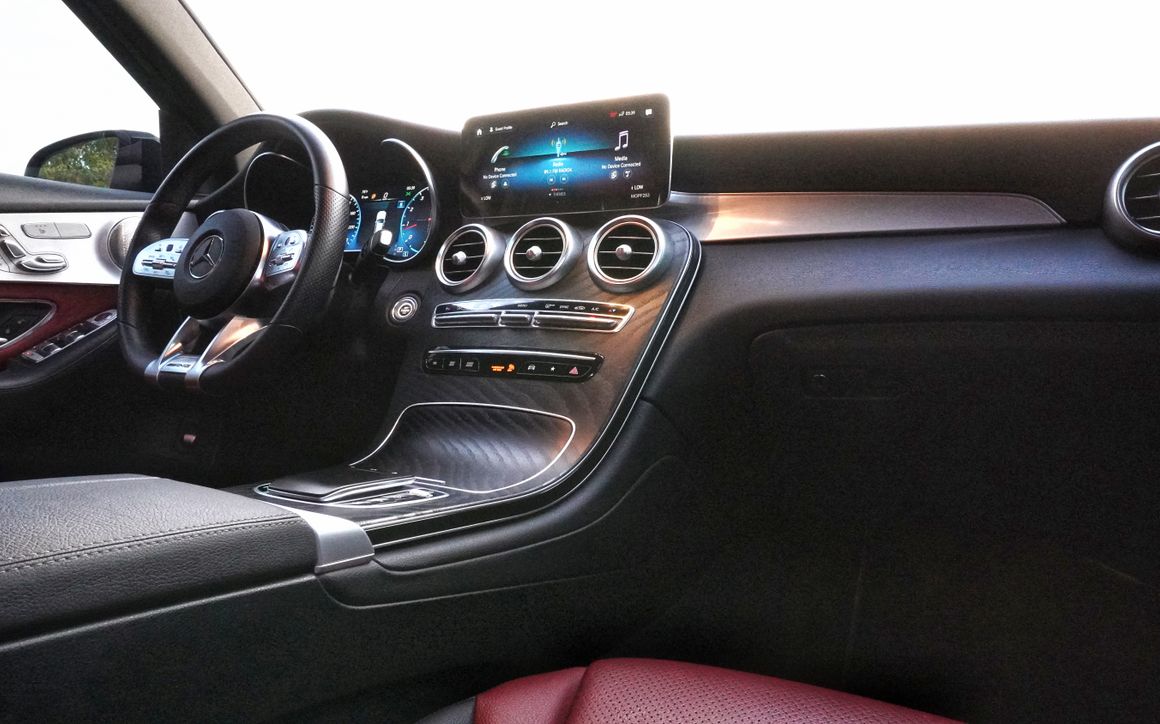 Mercedes GLC300 - image 12