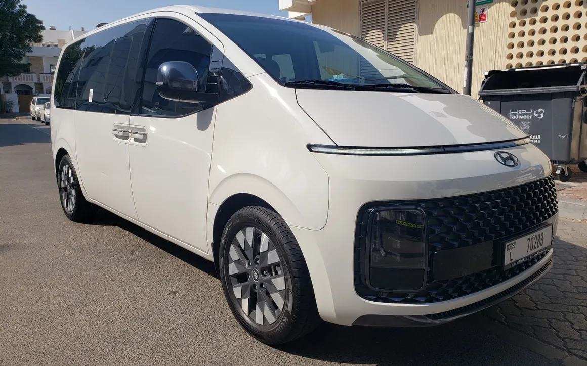 HYUNDAI STARIA - image 2