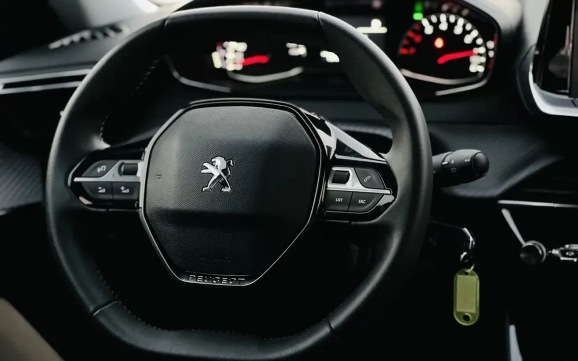 PEUGEOT 2008 - image 9