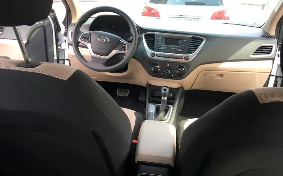 Hyundai Accent - image 3