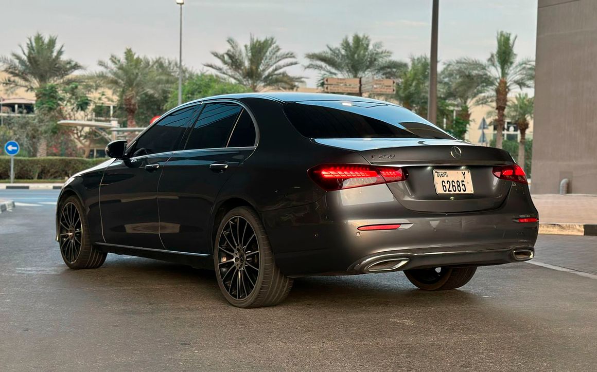 MERCEDES E250 - image 5