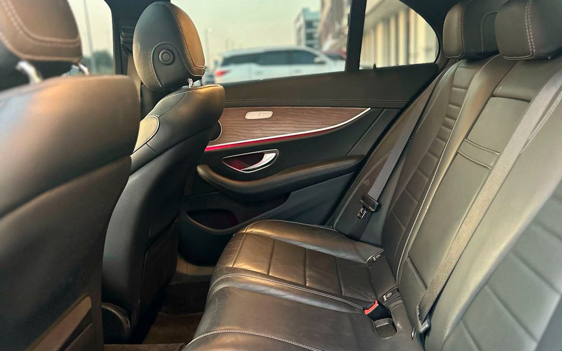 MERCEDES E250 - image 8