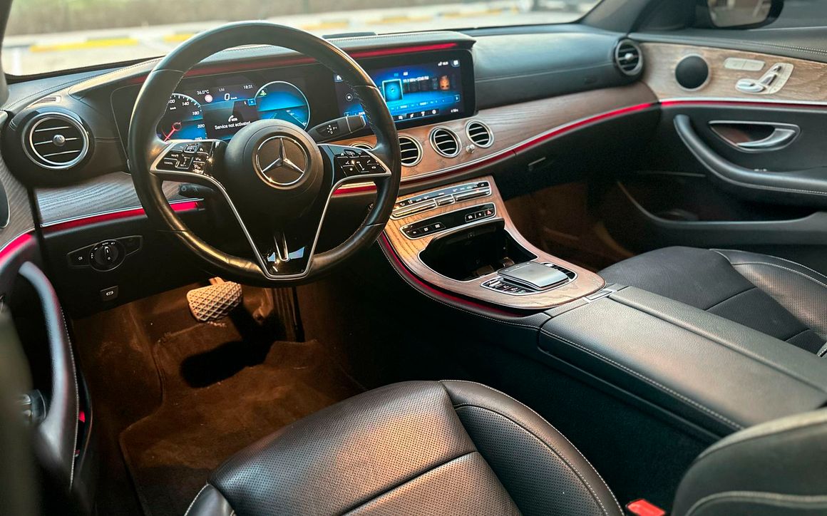 MERCEDES E250 - image 6