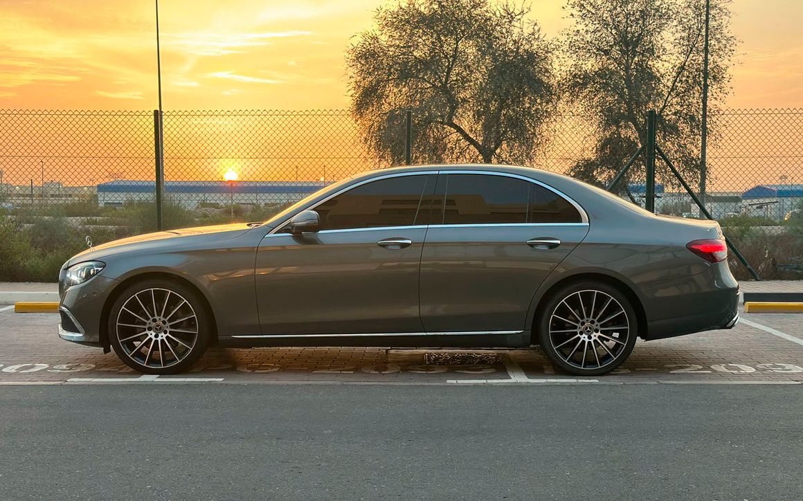 MERCEDES E250 - image 2