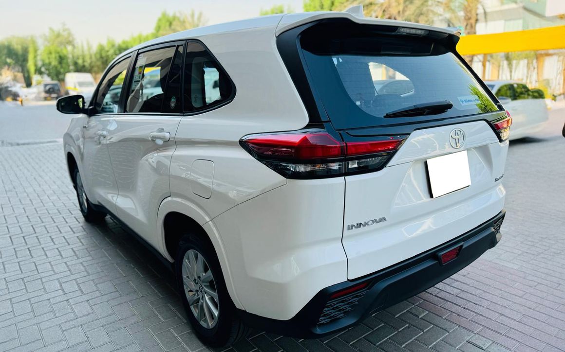 TOYOTA INNOVA HYBRID 2.0L 8 STR AT 2024 - image 5