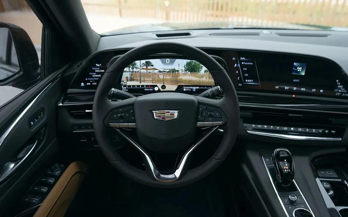 CADILLAC ESCALADE - image 9