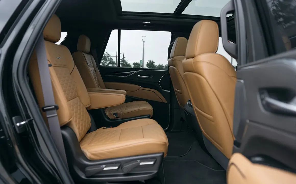 CADILLAC ESCALADE - image 10