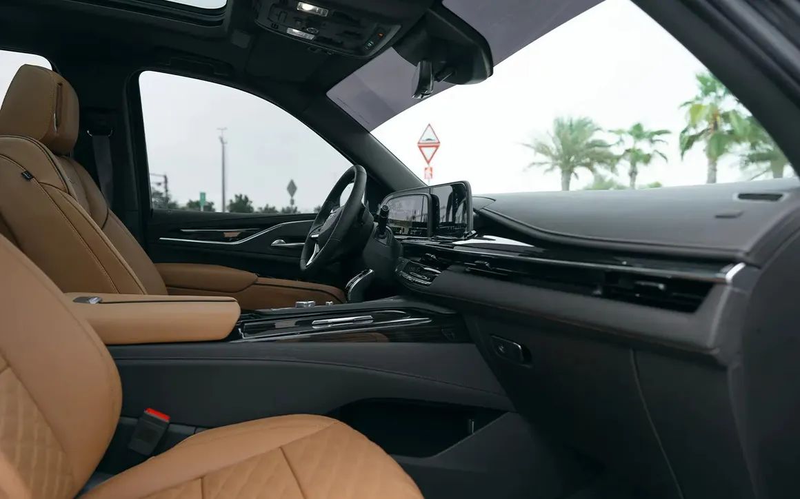 CADILLAC ESCALADE - image 5