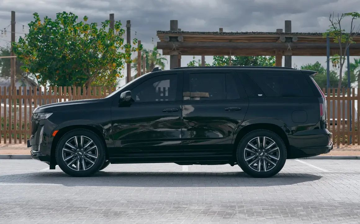 CADILLAC ESCALADE - image 2