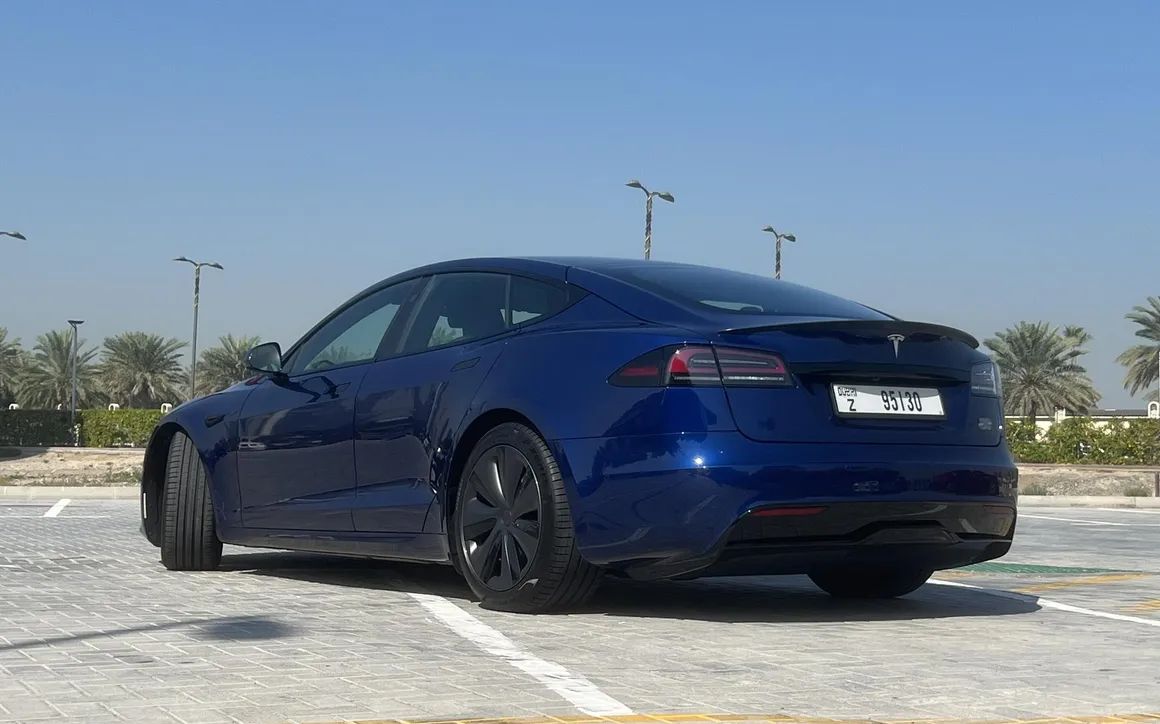 Tesla Model S Plaid - image 6