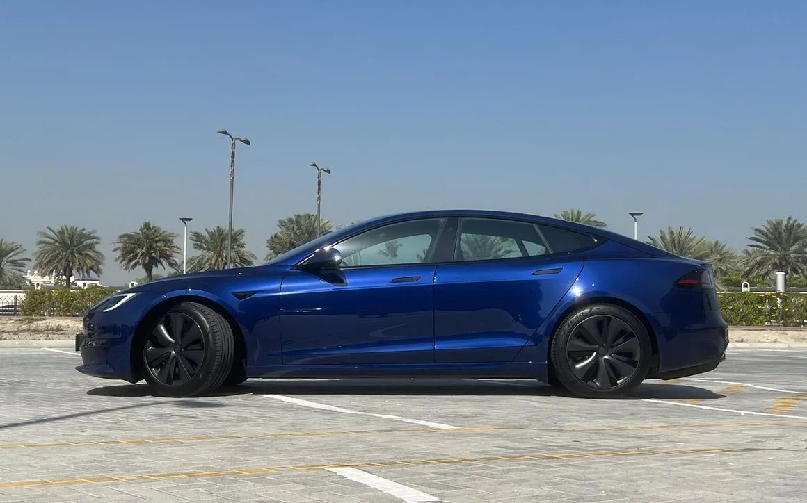 Tesla Model S Plaid - image 2