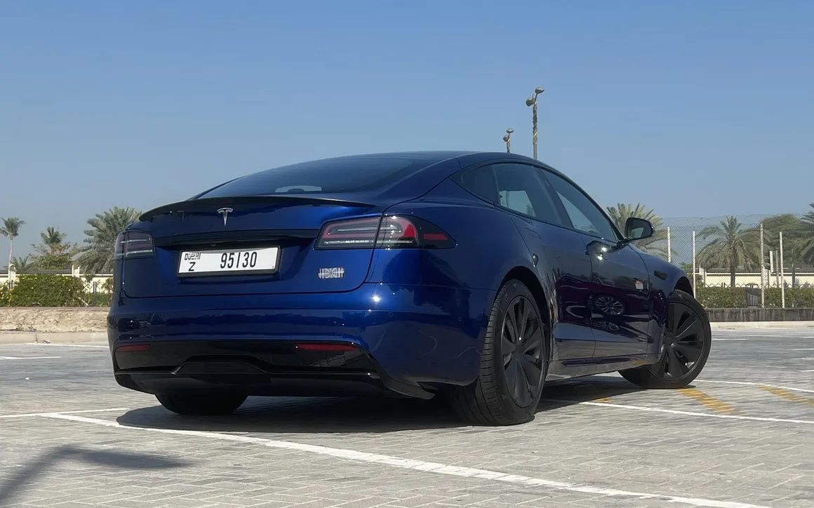 Tesla Model S Plaid - image 8