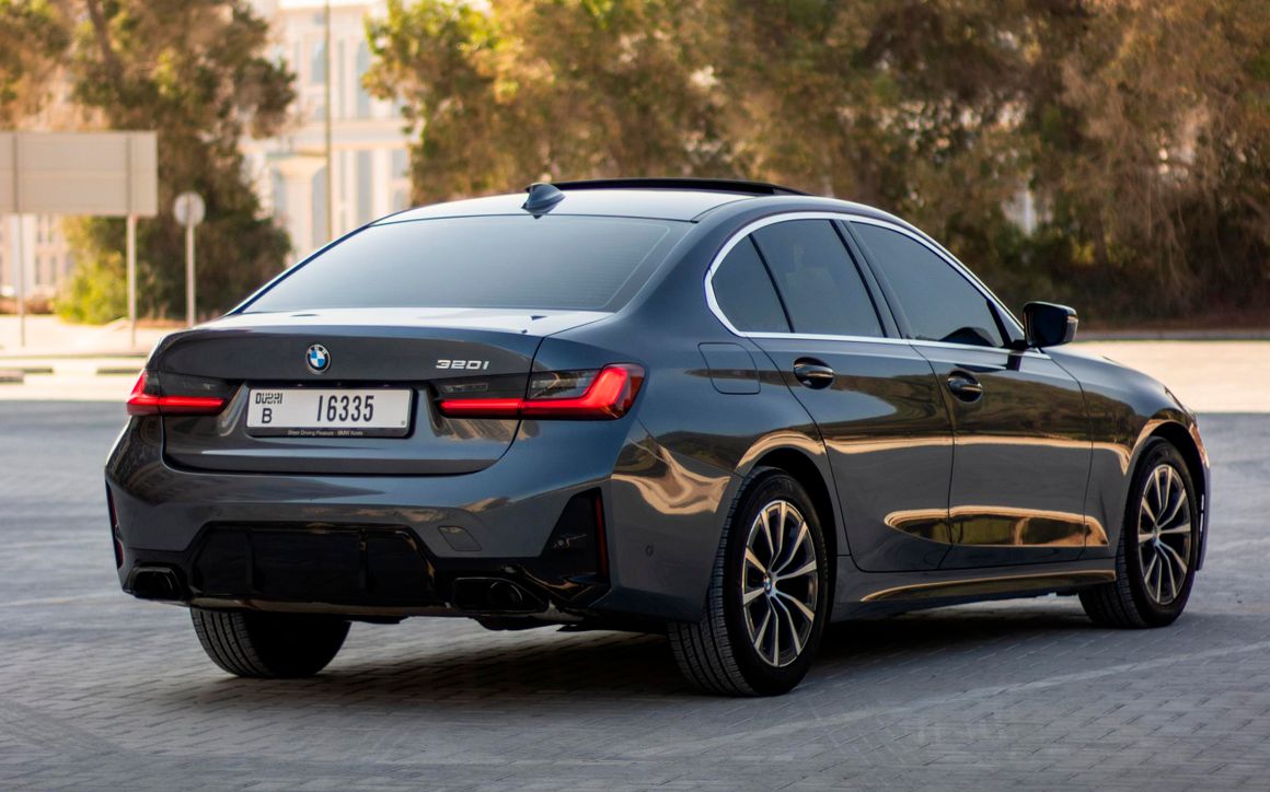 BMW 320 I - image 7