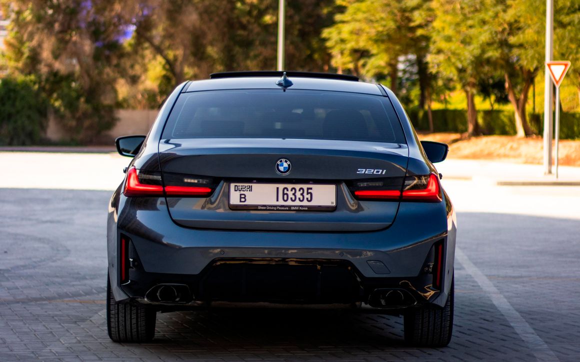 BMW 320 I - image 6