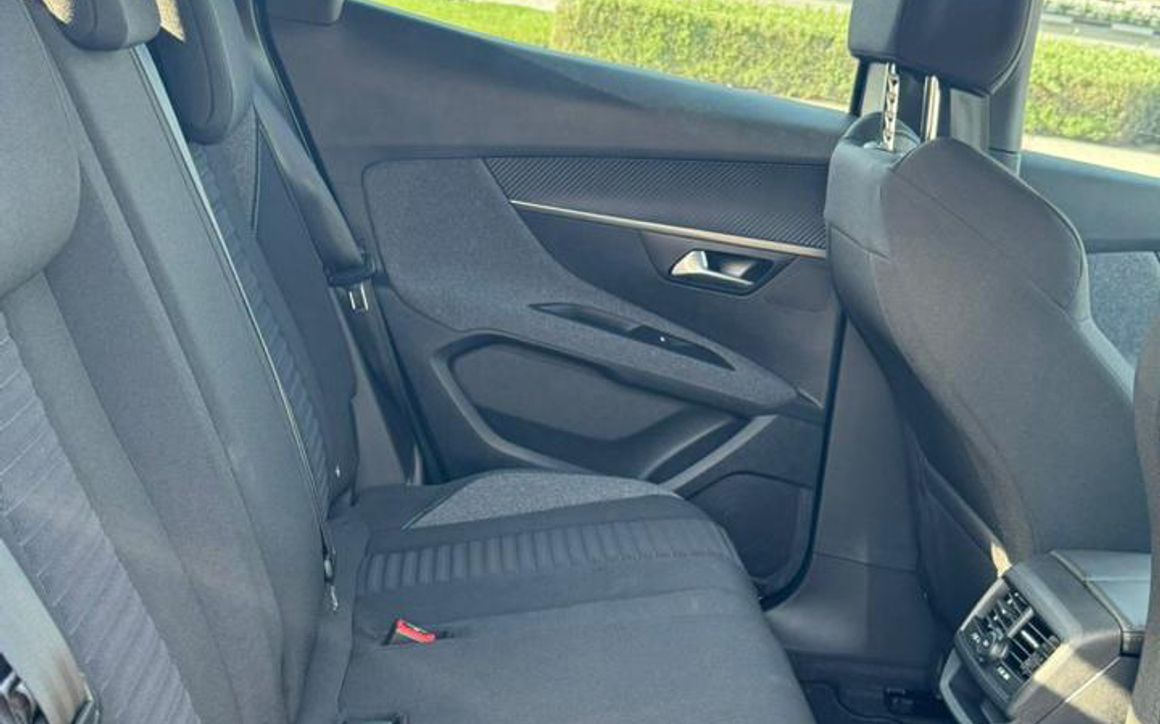 PEUGEOT 3008 - image 7