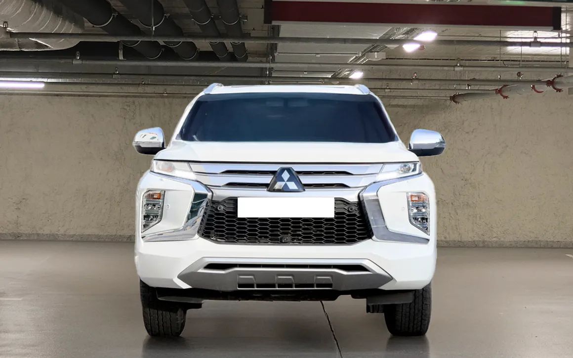 Mitsubishi Montero Sport Premium 3.0L 7 STR- - image 3