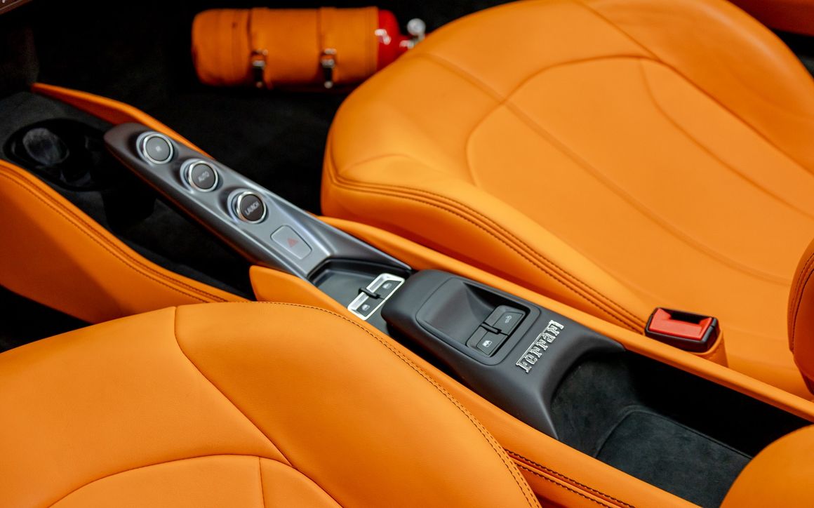Ferrari F8 Spider - image 10
