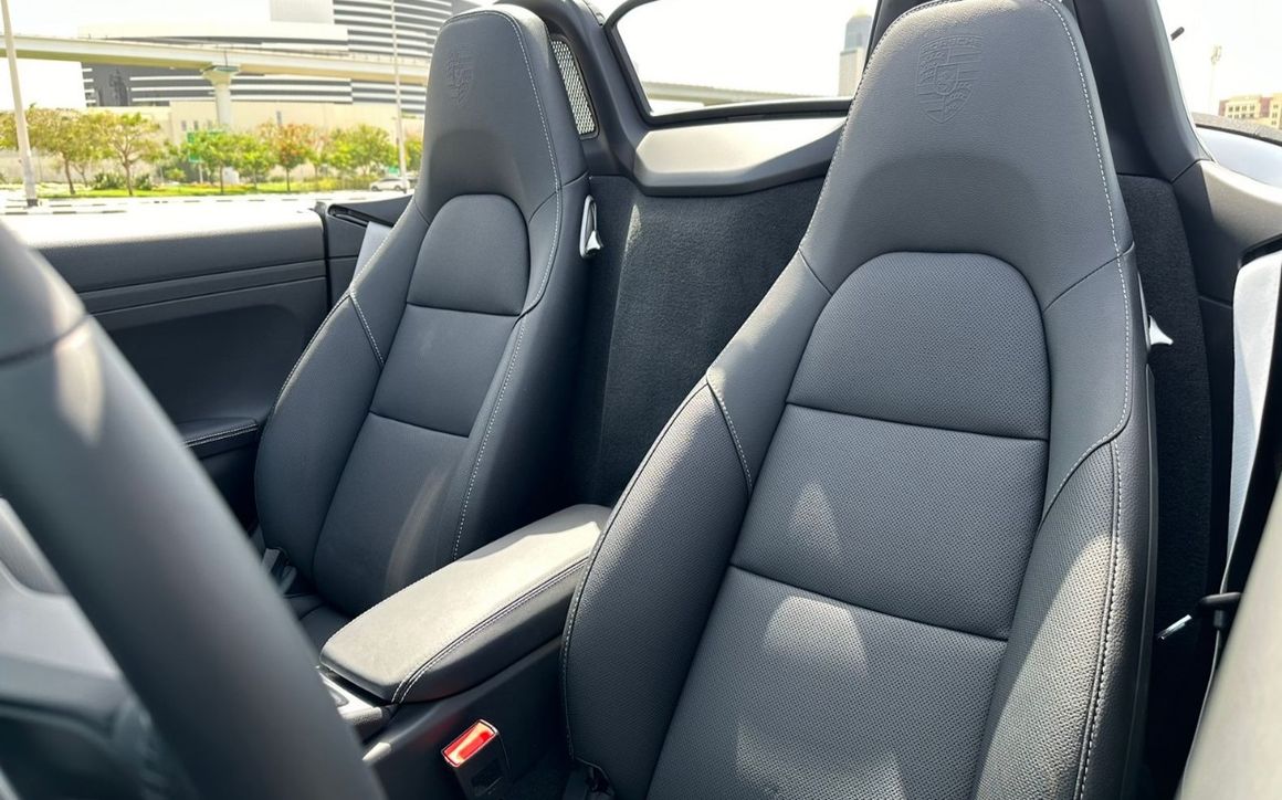 Porsche Boxster 718 Convertible 2024 - image 7