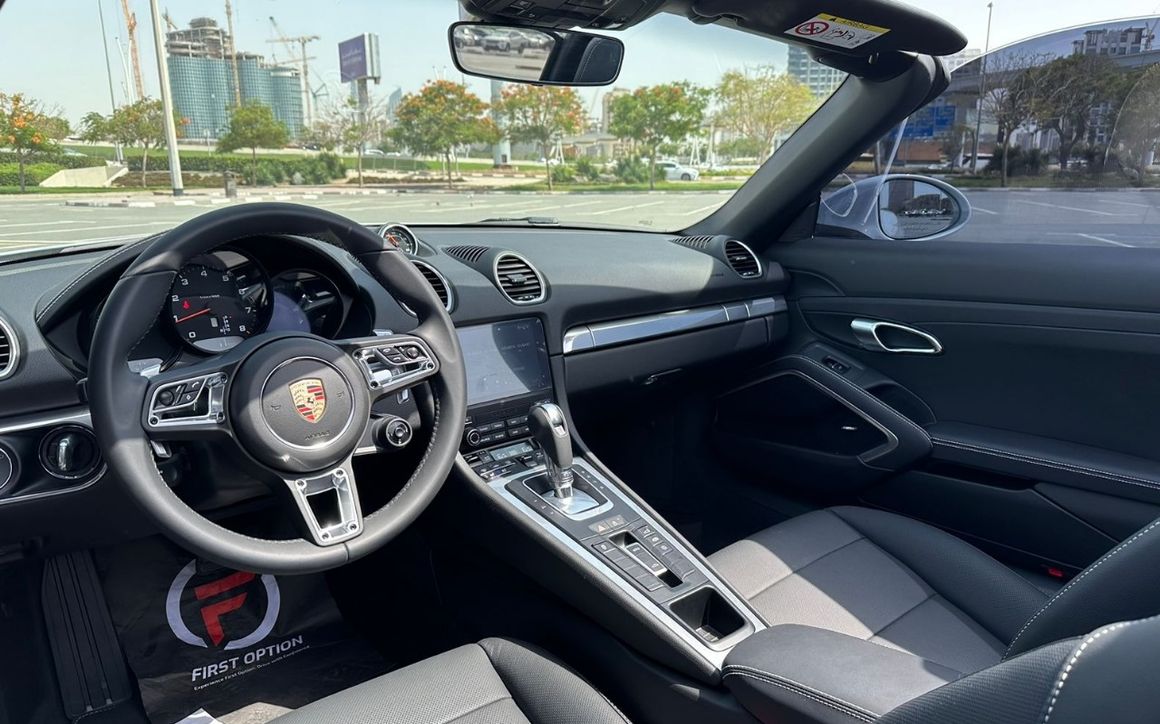Porsche Boxster 718 Convertible 2024 - image 6