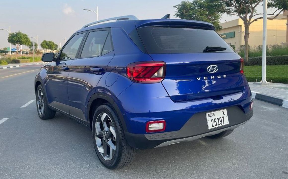HYUNDAI VENUE - image 4