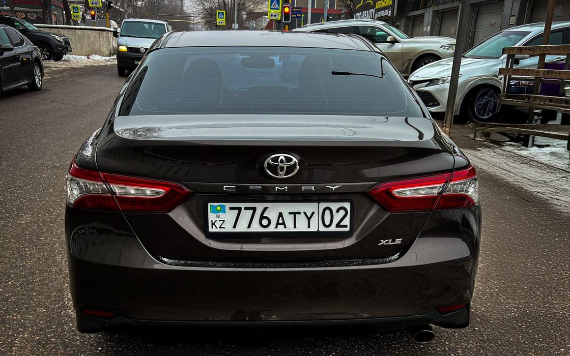 TOYOTA CAMRY - image 2