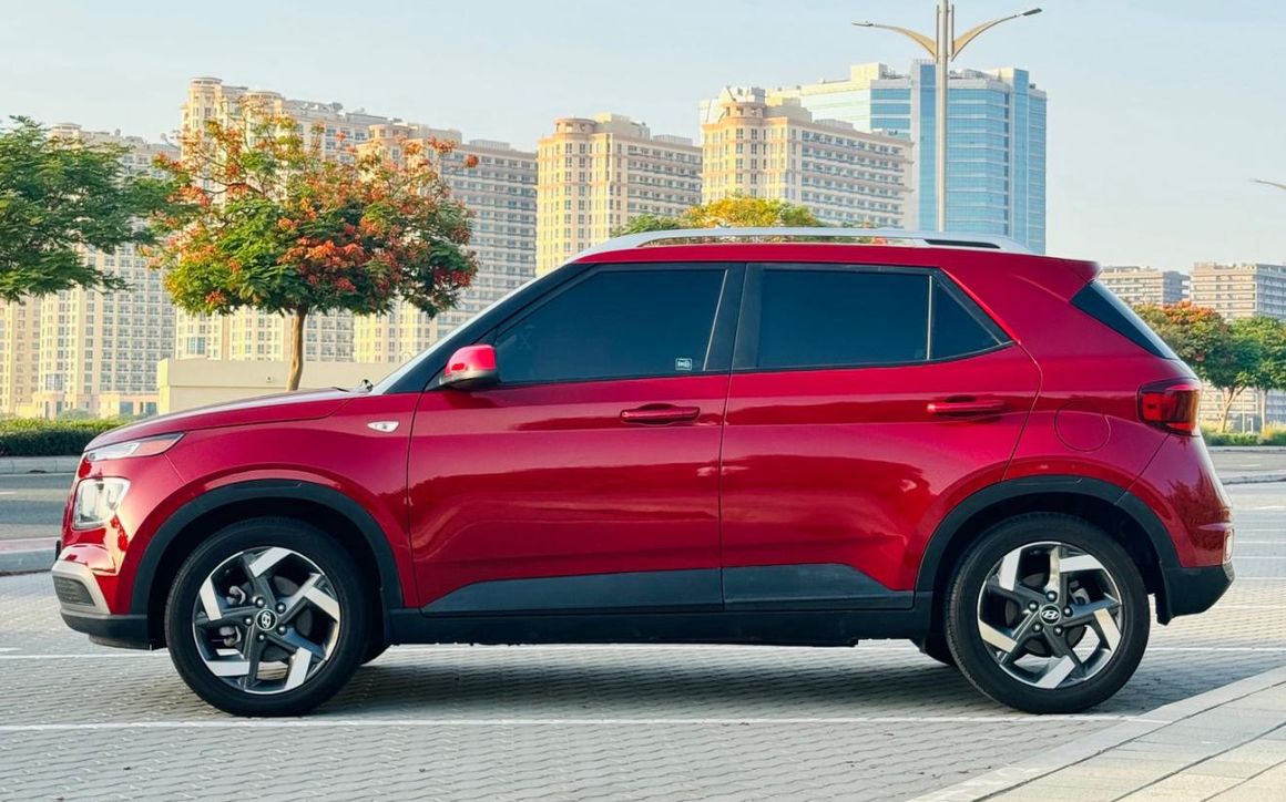 HYUNDAI VENUE - image 2