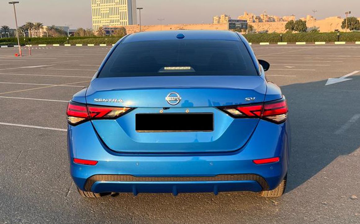 Nissan Sentra - image 8