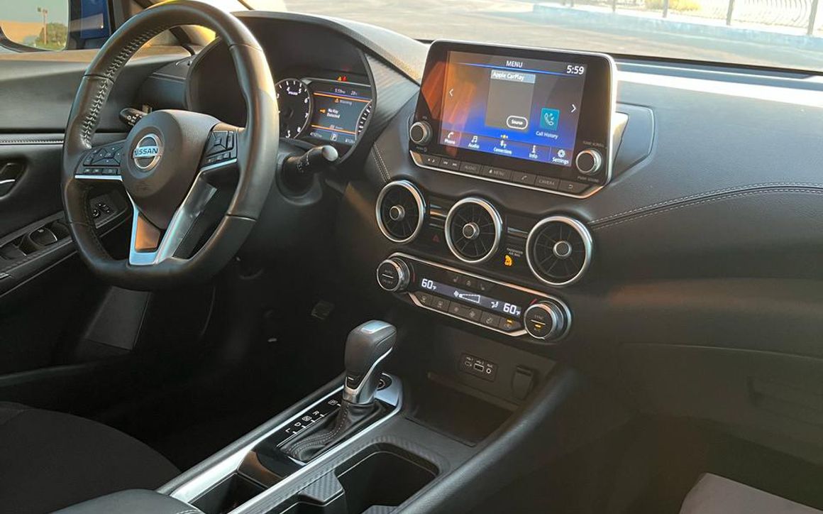 Nissan Sentra - image 11