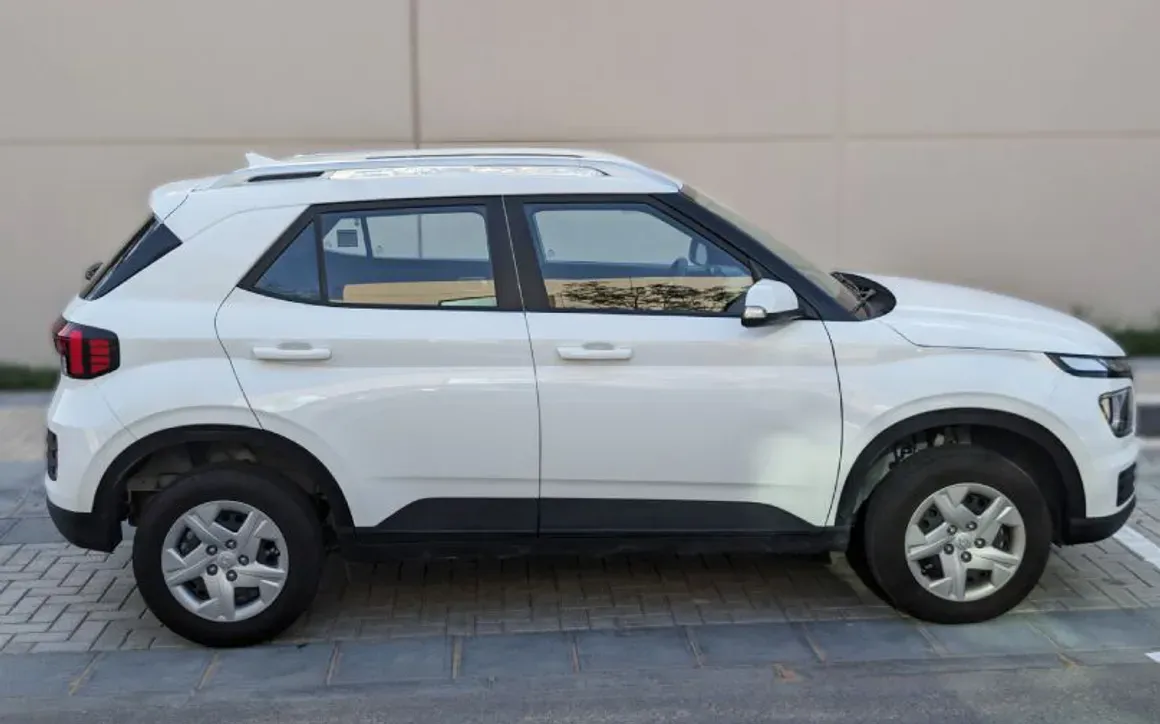 Hyundai Venue - image 3