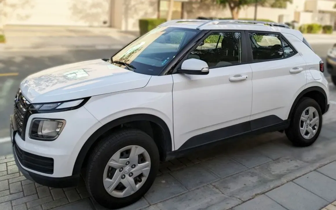 Hyundai Venue - image 2