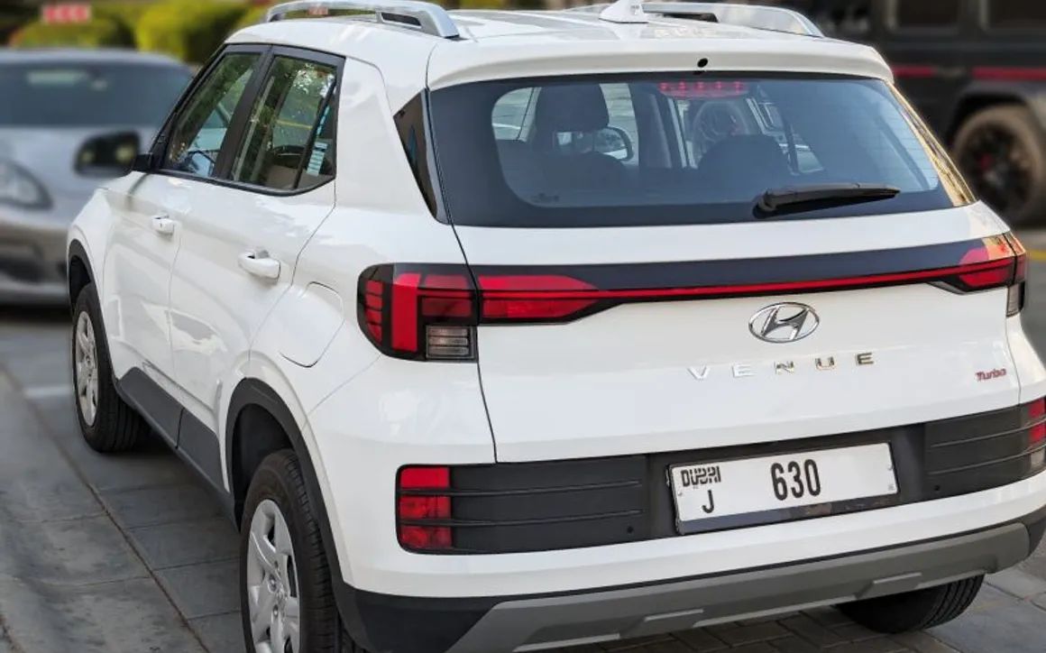 Hyundai Venue - image 4