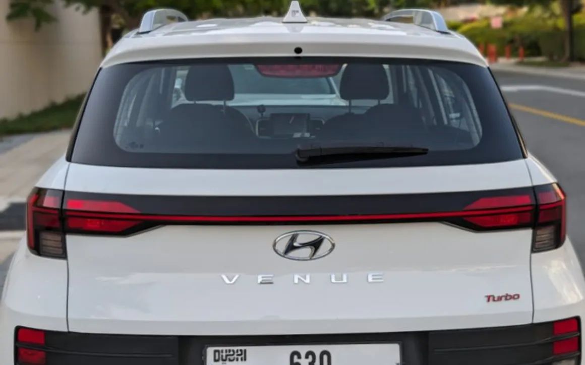 Hyundai Venue - image 7