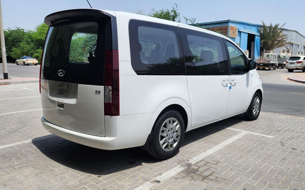 Hyundai Staria - image 4