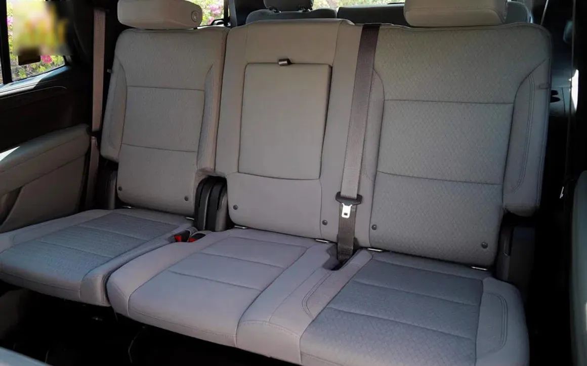 Chevrolet Tahoe - image 12