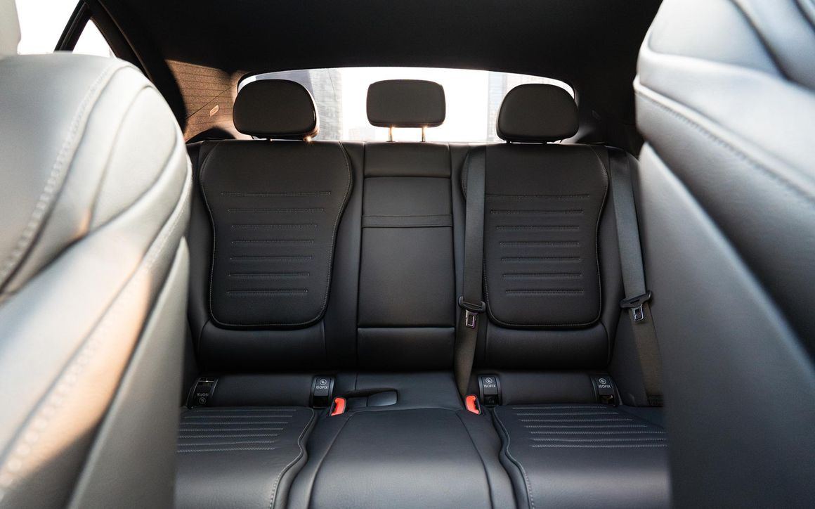 Mercedes C200 - image 12