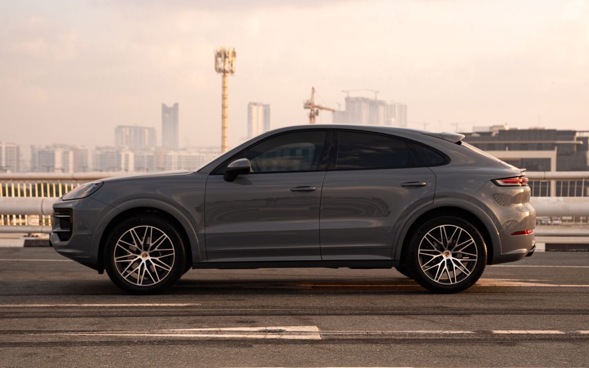 Porsche Cayenne Coupe - image 2