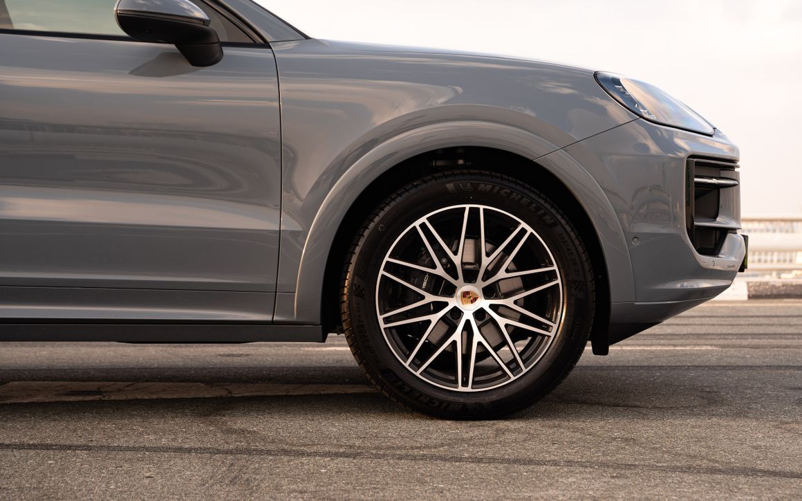 Porsche Cayenne Coupe - image 6