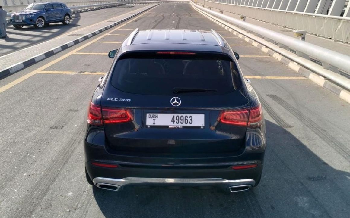 Mercedes GLC300 - image 6