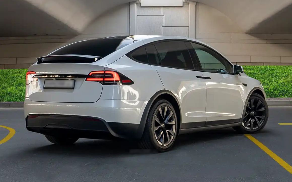 Tesla Model X - image 4