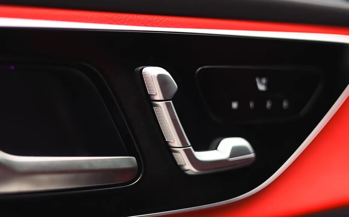 Mercedes Benz GLC200 Coupe Black - image 17