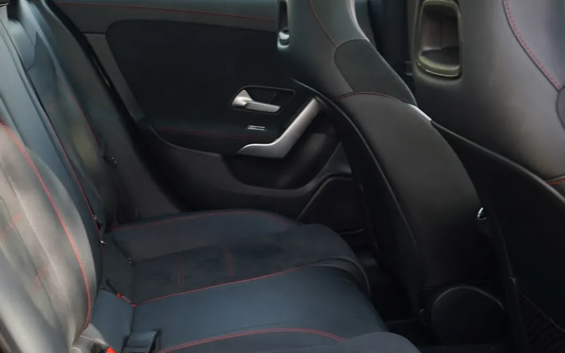 MERCEDES CLA 200 - image 12