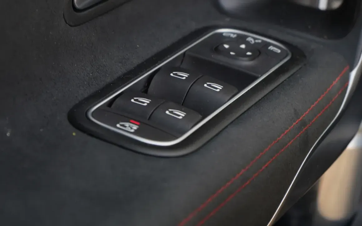 MERCEDES CLA 200 - image 14