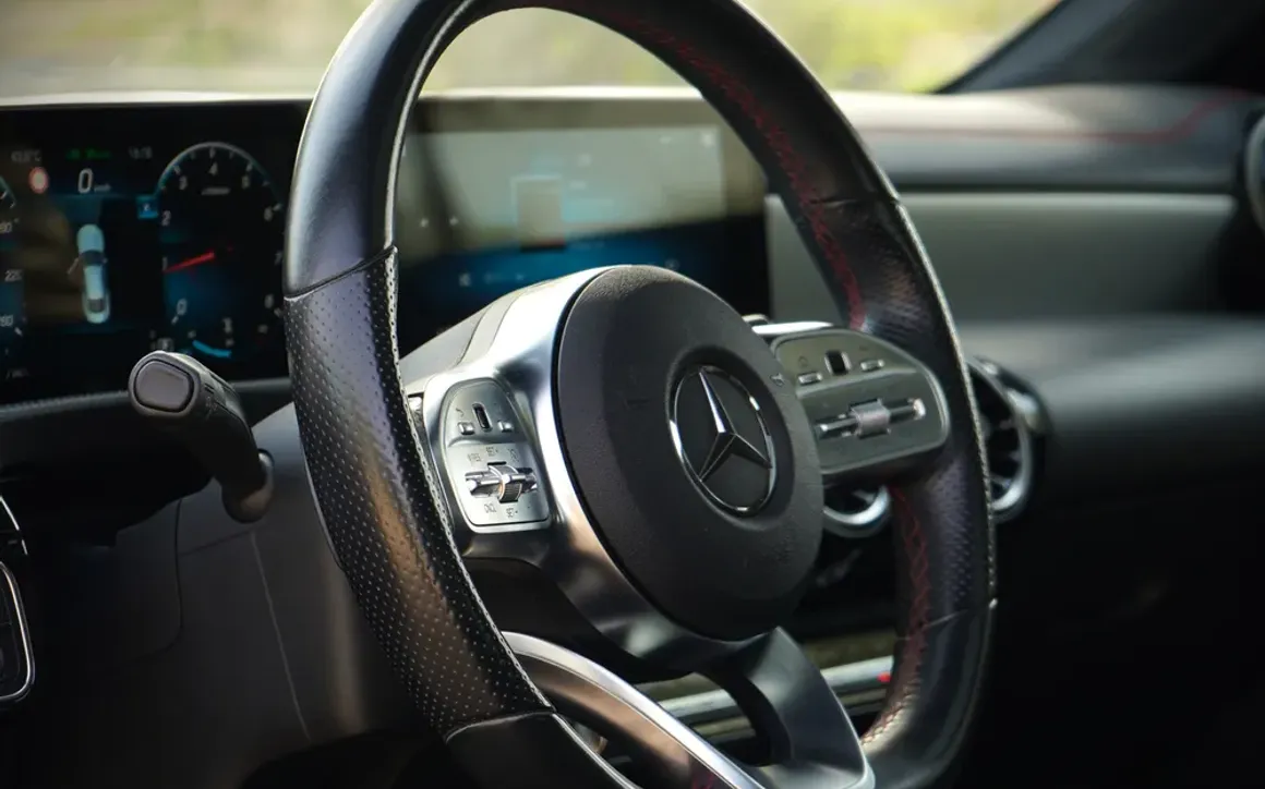 MERCEDES CLA 200 - image 9