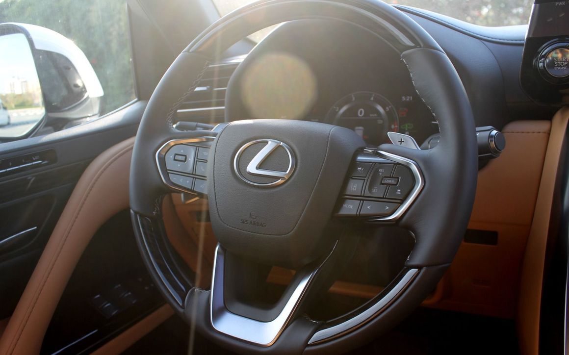 LEXUS LX 600 - image 8