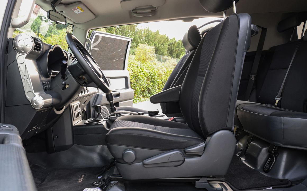 Toyota FJ Cruiser - image 10